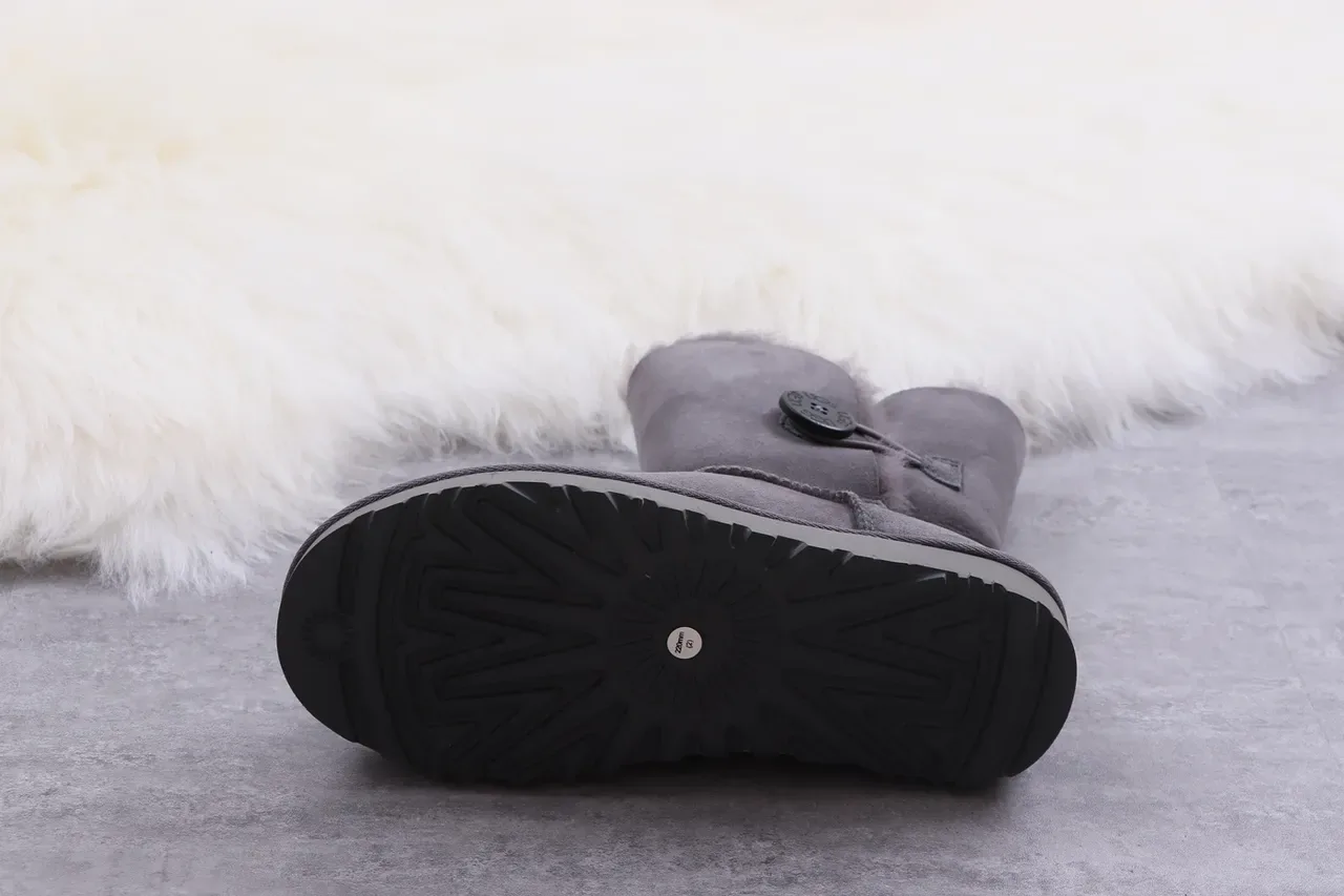 UGG Classic Short চারকোল গ্রে শিয়ারলিং লাইন্ড স্নো বুট 4