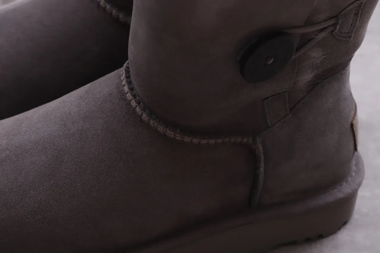 UGG Classic Short চারকোল গ্রে শিয়ারলিং লাইন্ড স্নো বুট 6
