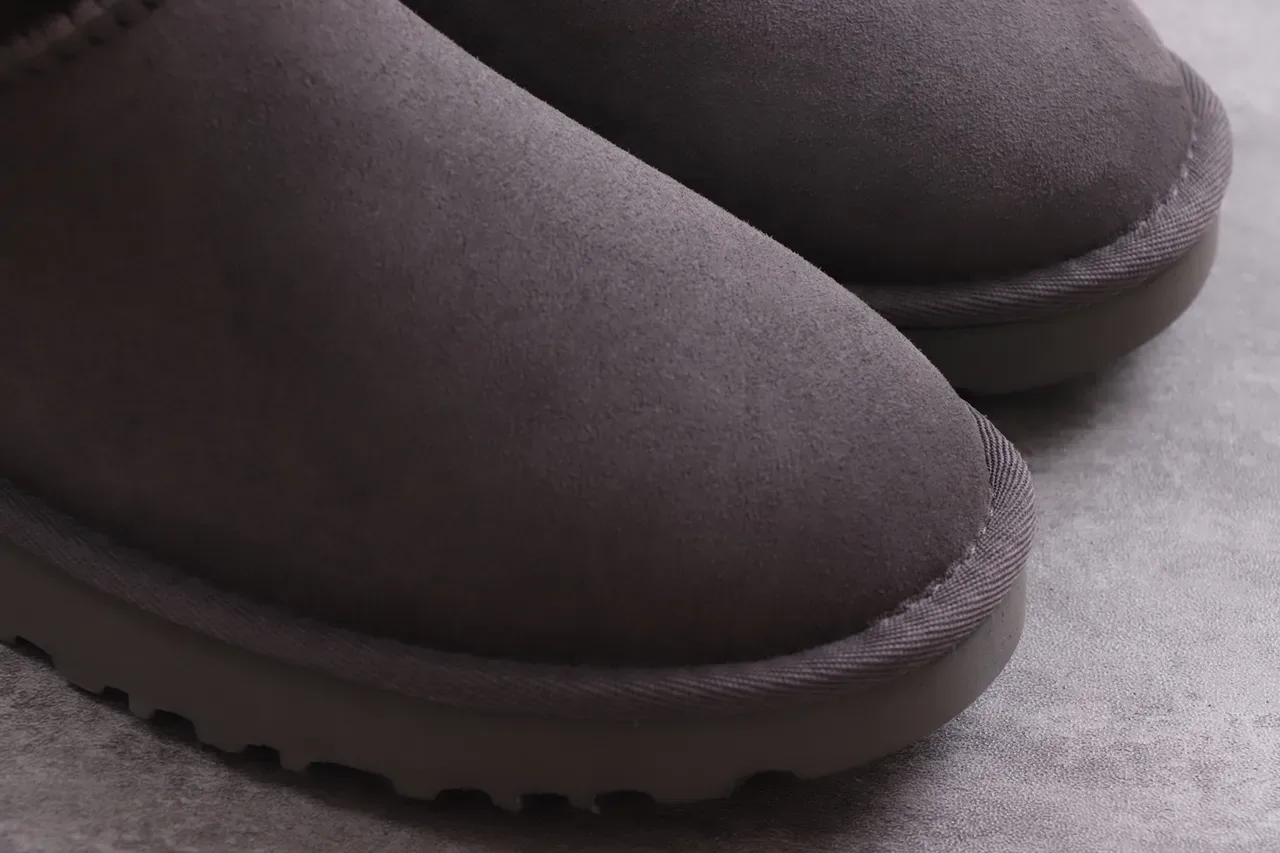 UGG Classic Short চারকোল গ্রে শিয়ারলিং লাইন্ড স্নো বুট 7