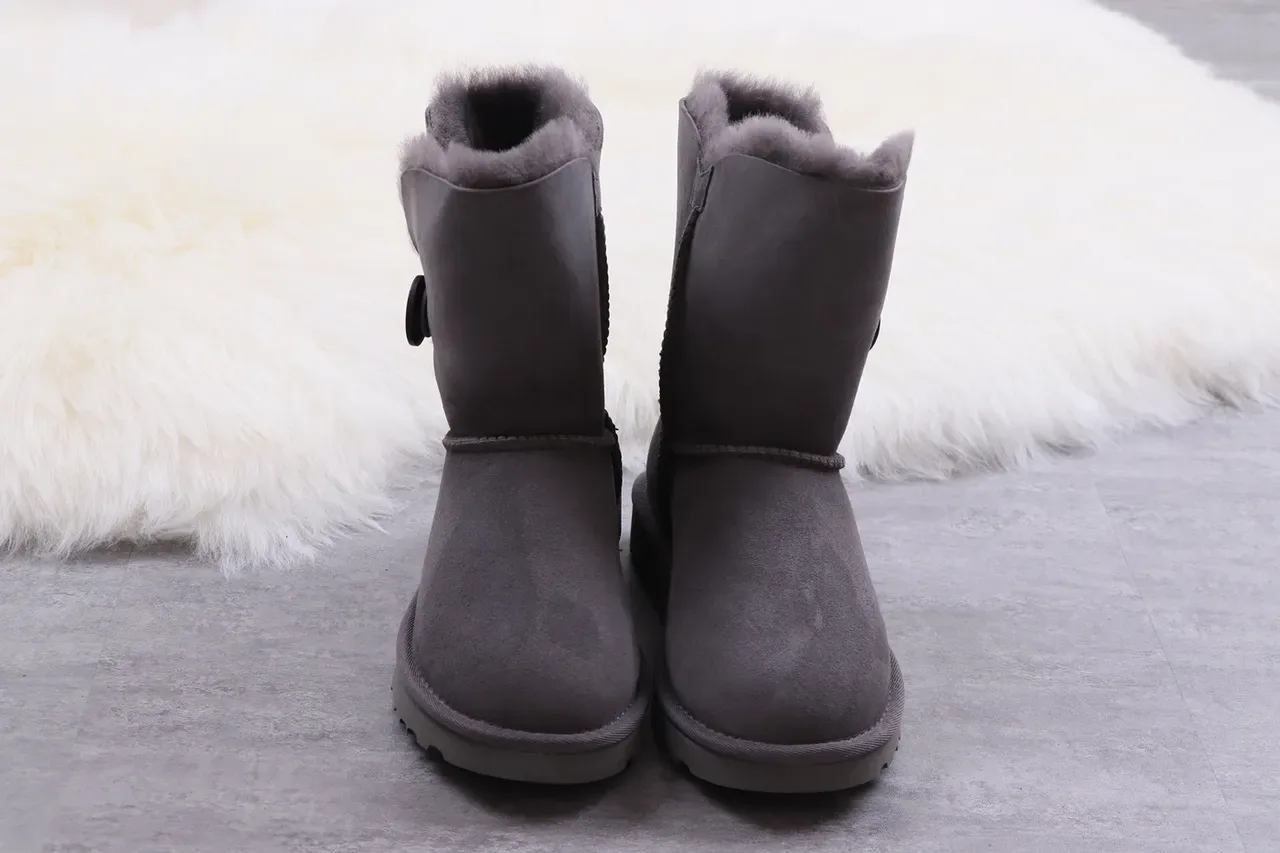 UGG Classic Short চারকোল গ্রে শিয়ারলিং লাইন্ড স্নো বুট 9