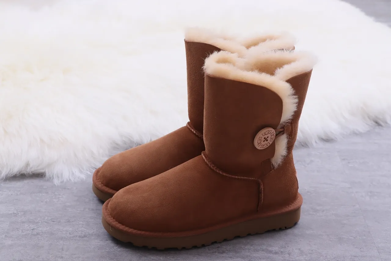 UGG Classic Short Chestnut Brown Shearling-Lined Snow Boots 10