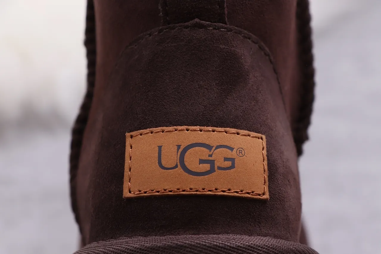 UGG Classic Short أحذية ثلجية بني شوكولاتة سويدي 11