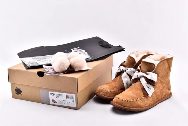 UGG Mini Bailey Button Bling Deep Millet Suede Ankle Boots 15