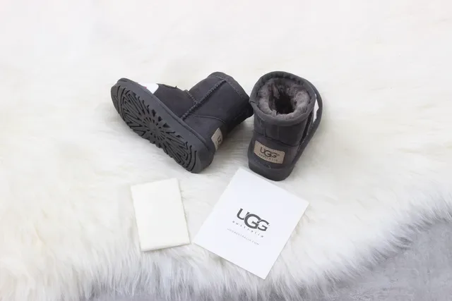 UGG Shark Boot Charcoal Gray White Red Snow Boots 2