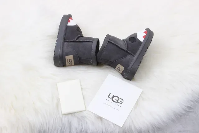 UGG Shark Boot Charcoal Gray White Red Snow Boots 4