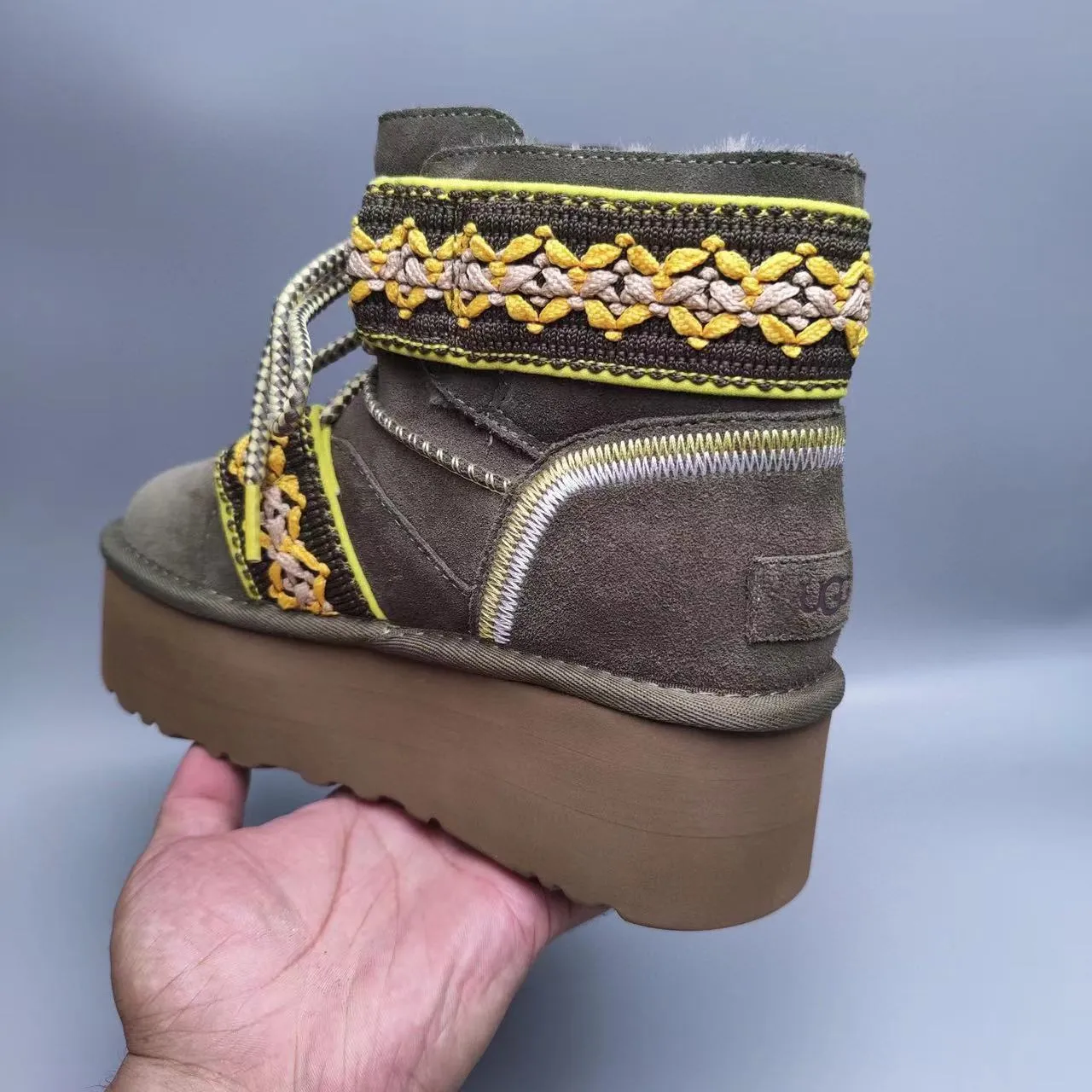 UGG Tasman Bottes de Neige Vert Armée Jaune Semelle de Plateforme Broderies Lanières Tissées 7