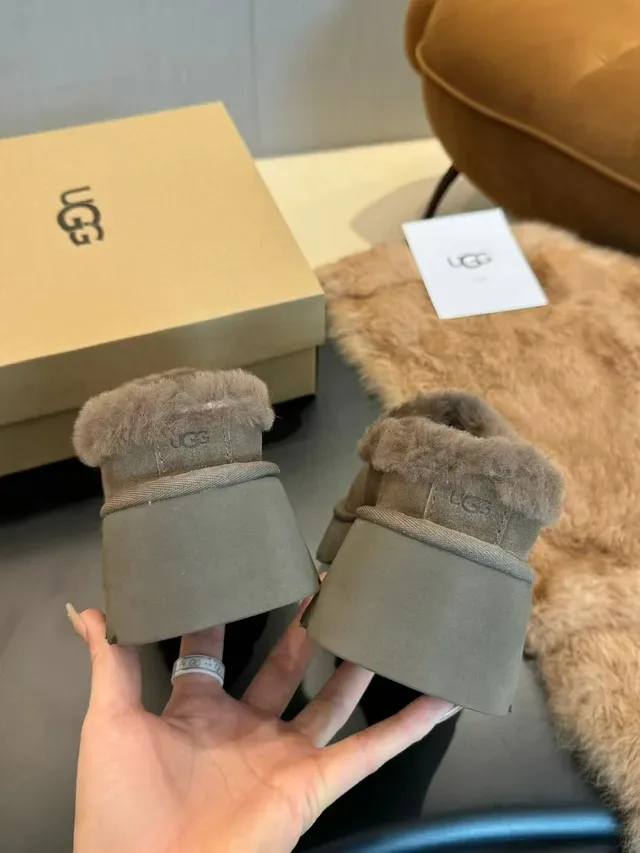 UGG Tasman Beige Gray Suede Upper Shearling Lining Casual Shoes 8