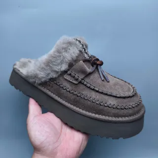 UGG Tasman بني سويدي محشو بشيرلينغ لوفرز منصة