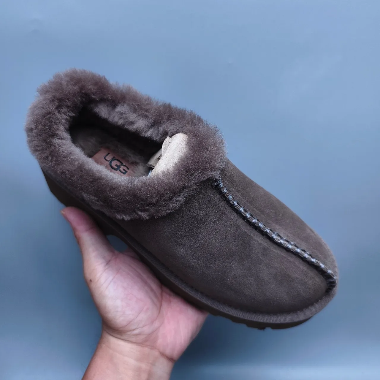 UGG Tasman Bottine de Neige à Plateforme en Daim Gris Doublée de Mouton 3