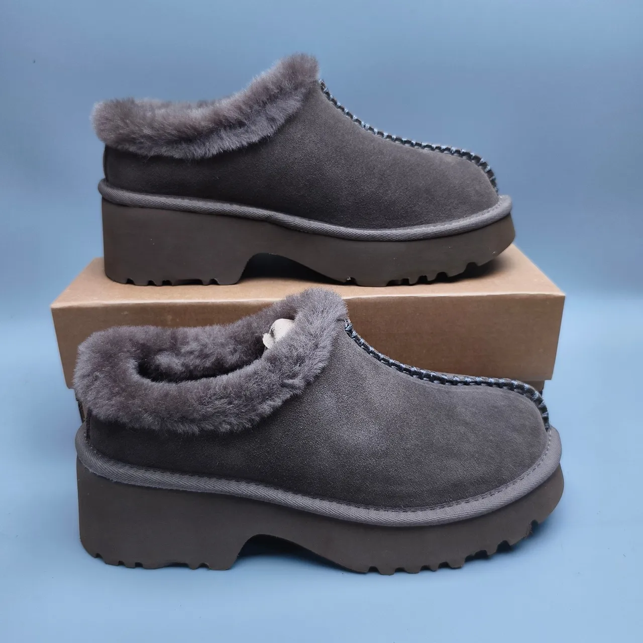 UGG Tasman Bottine de Neige à Plateforme en Daim Gris Doublée de Mouton 5