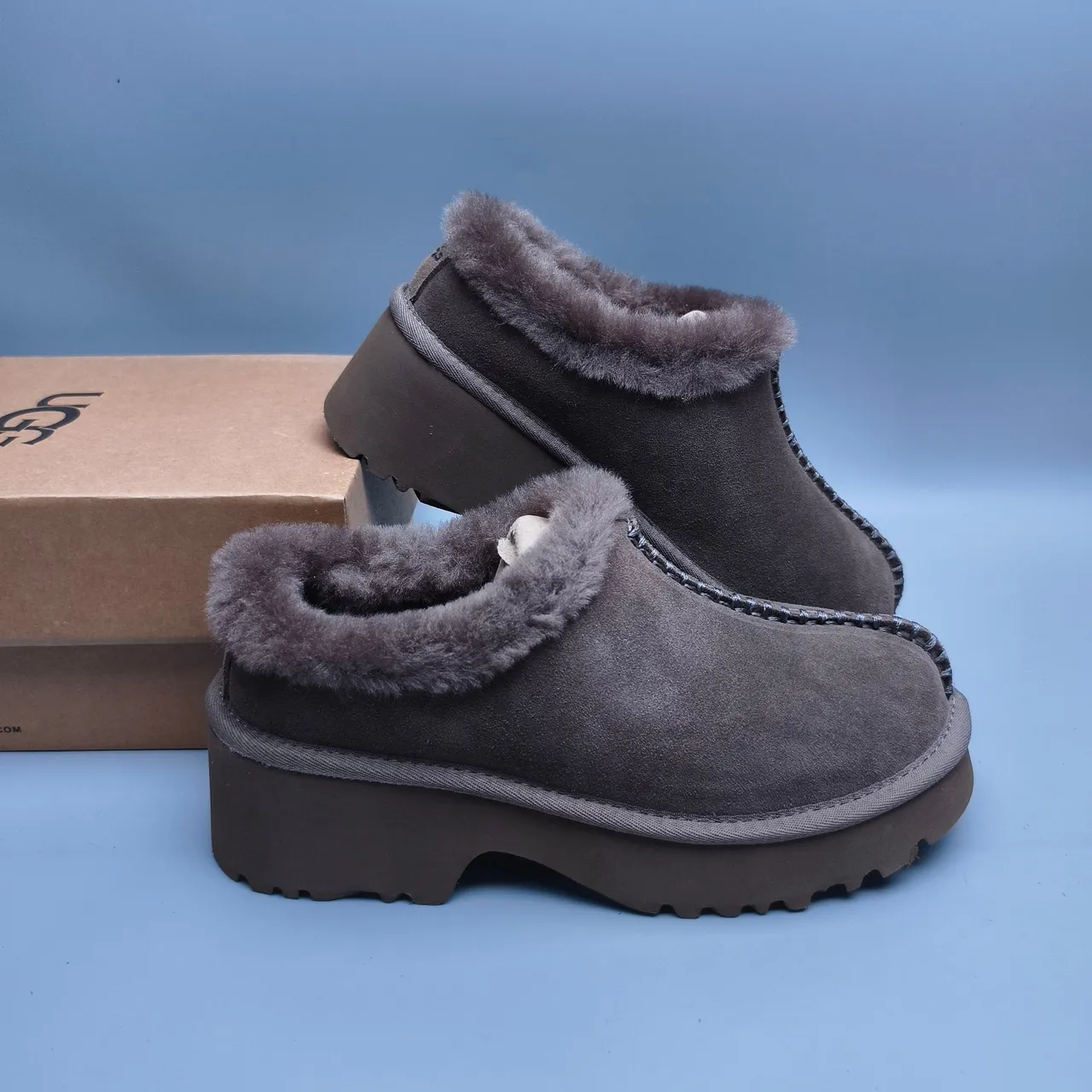 UGG Tasman Bottine de Neige à Plateforme en Daim Gris Doublée de Mouton 6