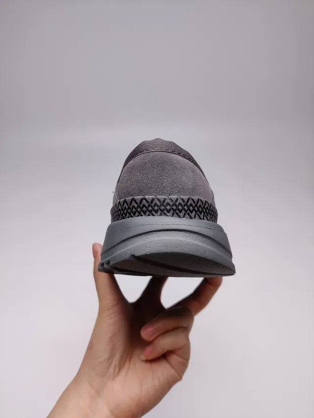 UGG Tasman Ante Gris Parte Superior Perforada Vamp Zapatos Casuales 2