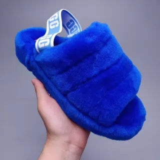 UGG Tasman أزرق ملكي بانطوف فراء اصطناعي محشو