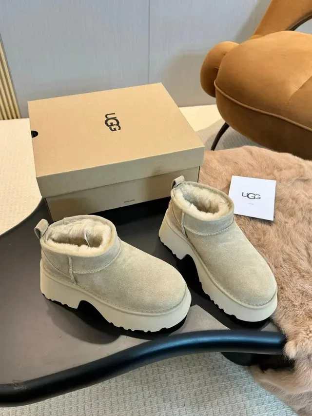 UGG Ultra Mini Beige White Suede Upper Shearling-Lined Snow Boots 7