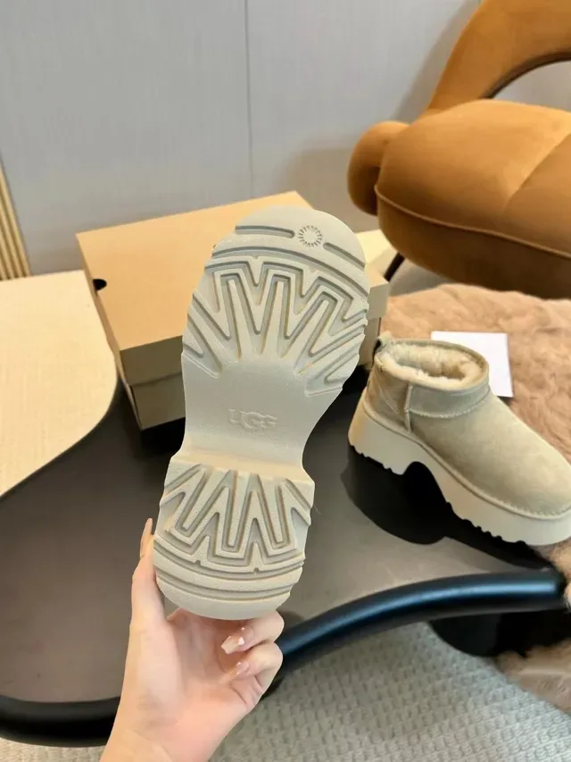 UGG Ultra Mini Beige White Suede Upper Shearling-Lined Snow Boots 8