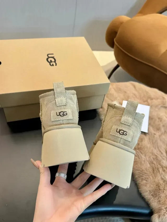 UGG Ultra Mini Beige White Suede Upper Shearling-Lined Snow Boots 9