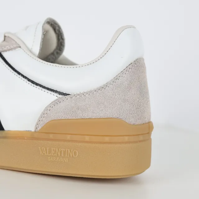 Valentino Baskets Lifestyle Beige Noir Low-Top en Daim et Cuir Panelées 4
