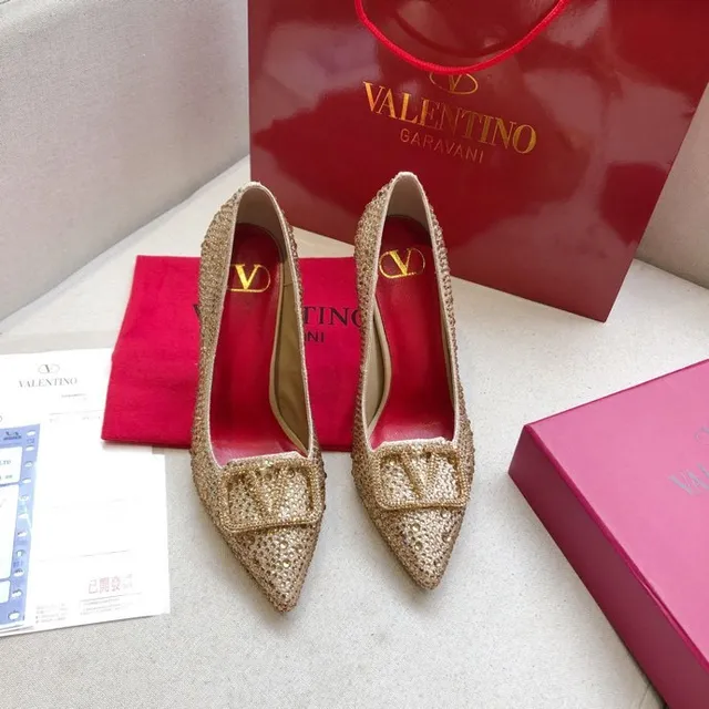 Valentino Rockstud stiletto com cristais dourados 4