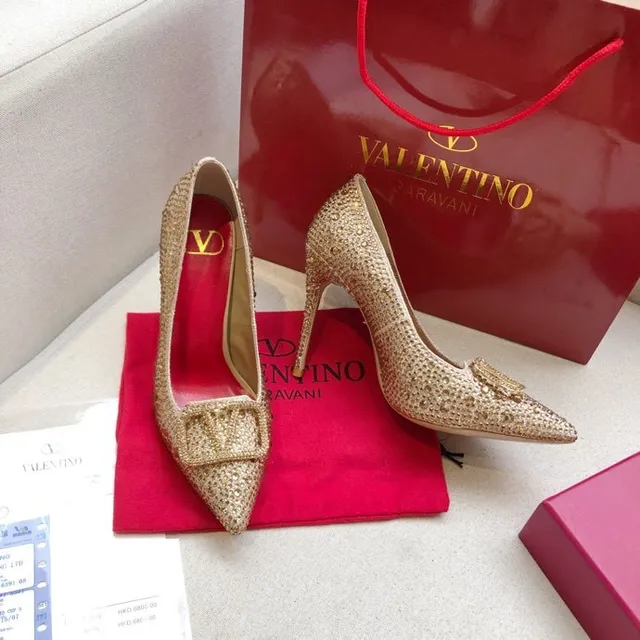 Valentino Rockstud stiletto com cristais dourados 6
