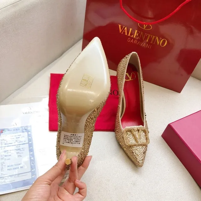 Valentino Rockstud stiletto com cristais dourados 7