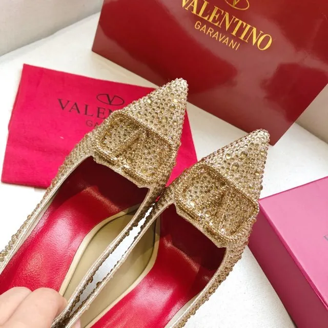 Valentino Rockstud stiletto com cristais dourados 9