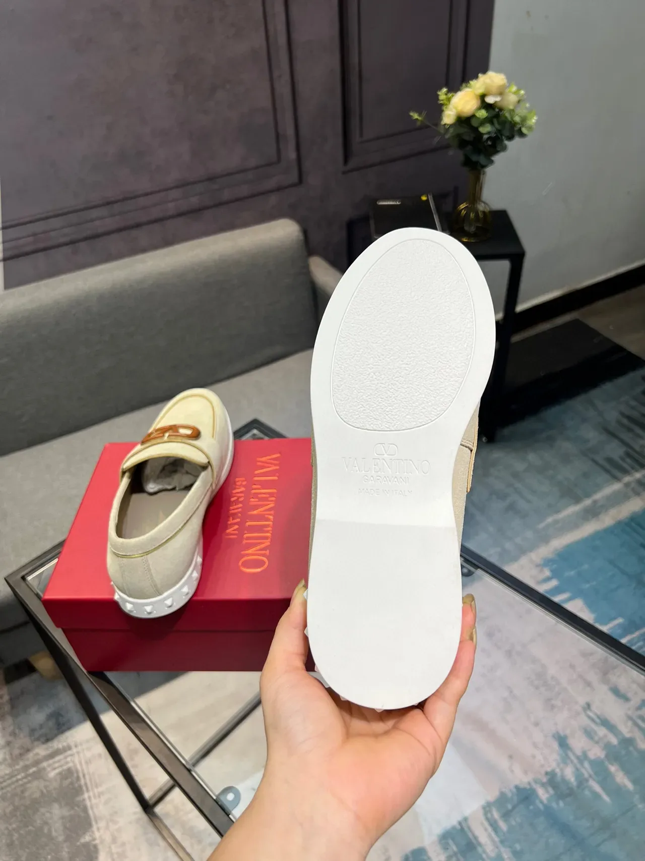 Valentino Rockstud Loafer Bege Branco Camurça Fivela VLogo Loafer 7