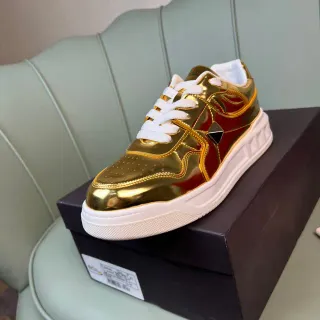 Valentino Rockstud Metálico Oro y Rojo Lifestyle Sneakers