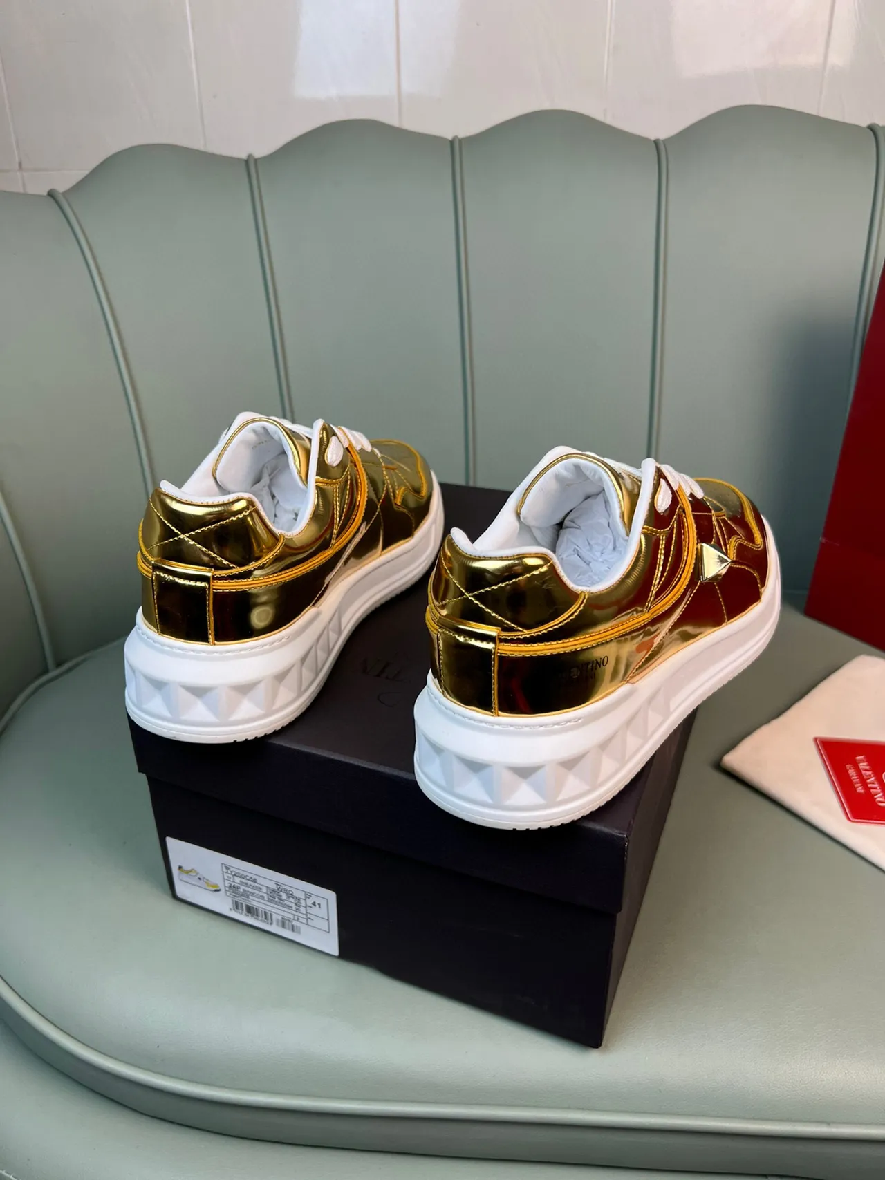 Valentino Rockstud Métallique Or et Rouge Lifestyle Sneakers 6