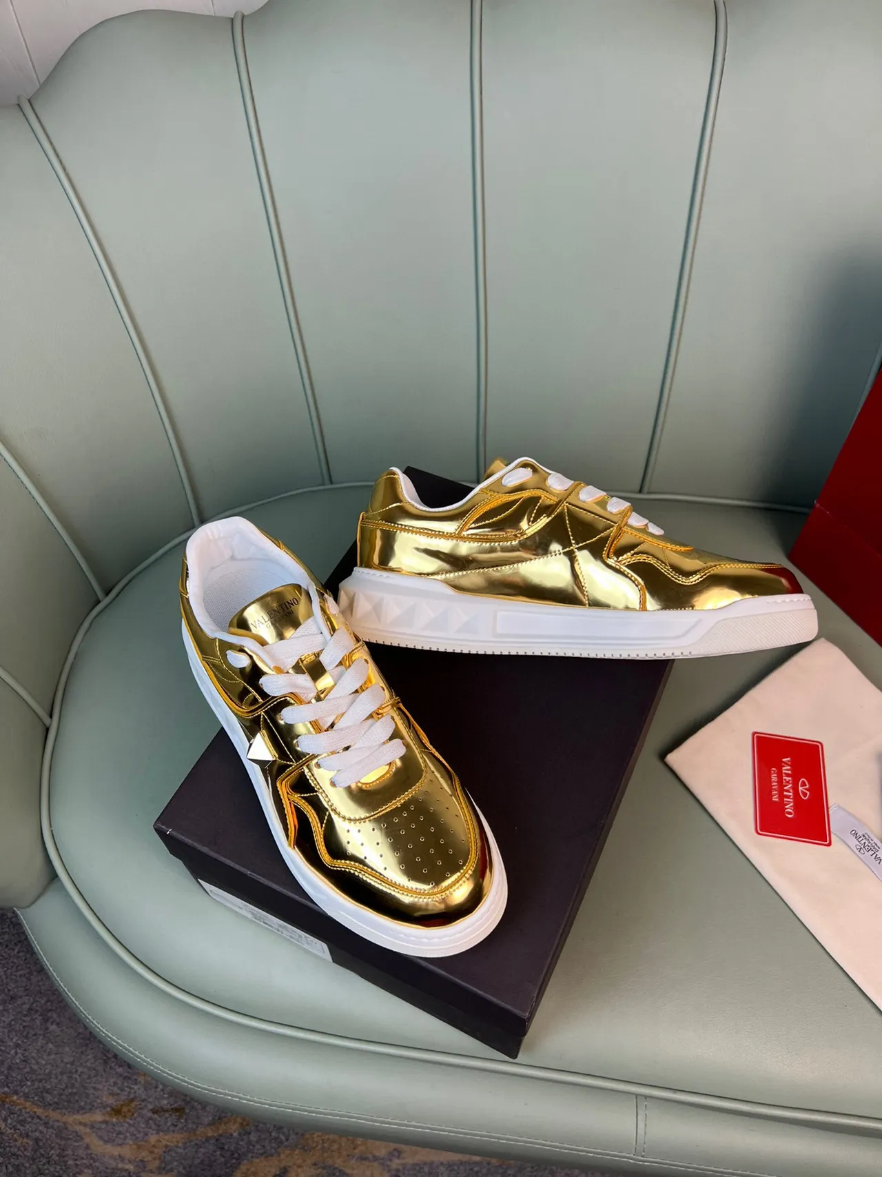 Valentino Rockstud Métallique Or et Rouge Lifestyle Sneakers 7