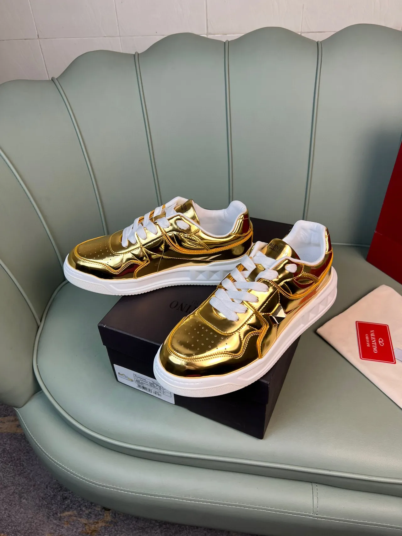 Valentino Rockstud Métallique Or et Rouge Lifestyle Sneakers 8