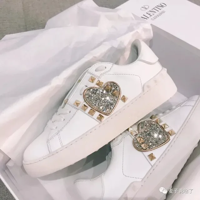 Valentino Rockstud مزين بالمسامير قلب كريستال أبيض أحذية رياضية للأسلوب الحياتي 5