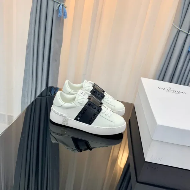 Valentino Rockstud Blanc et Noir avec clous Lifestyle Sneakers 6