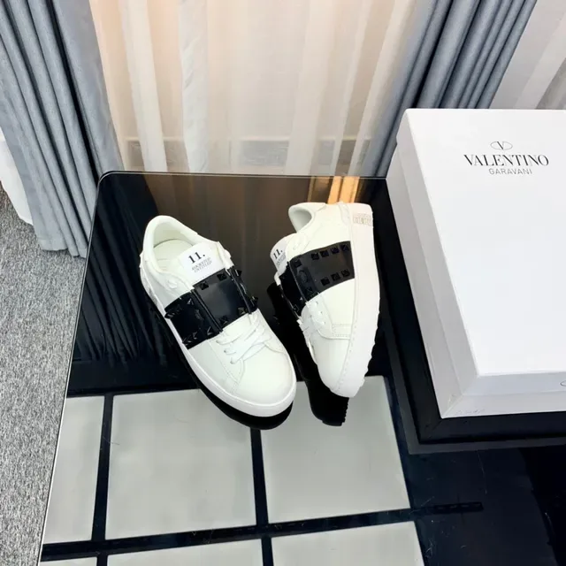 Valentino Rockstud Blanc et Noir avec clous Lifestyle Sneakers 7