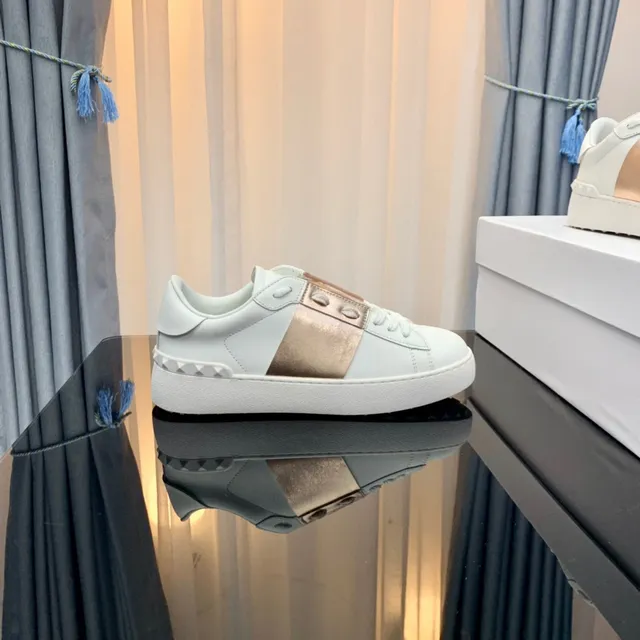 Valentino Rockstud Tênis Lifestyle com Tira Metálica Branca e Rose Gold 6