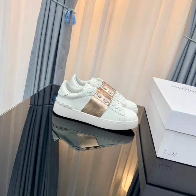 Valentino Rockstud Tênis Lifestyle com Tira Metálica Branca e Rose Gold 7