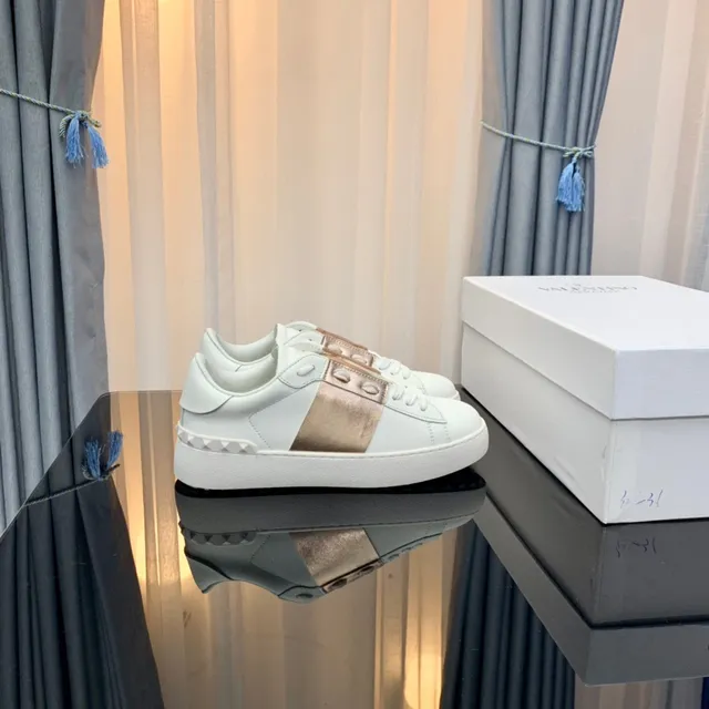 Valentino Rockstud Tênis Lifestyle com Tira Metálica Branca e Rose Gold 9