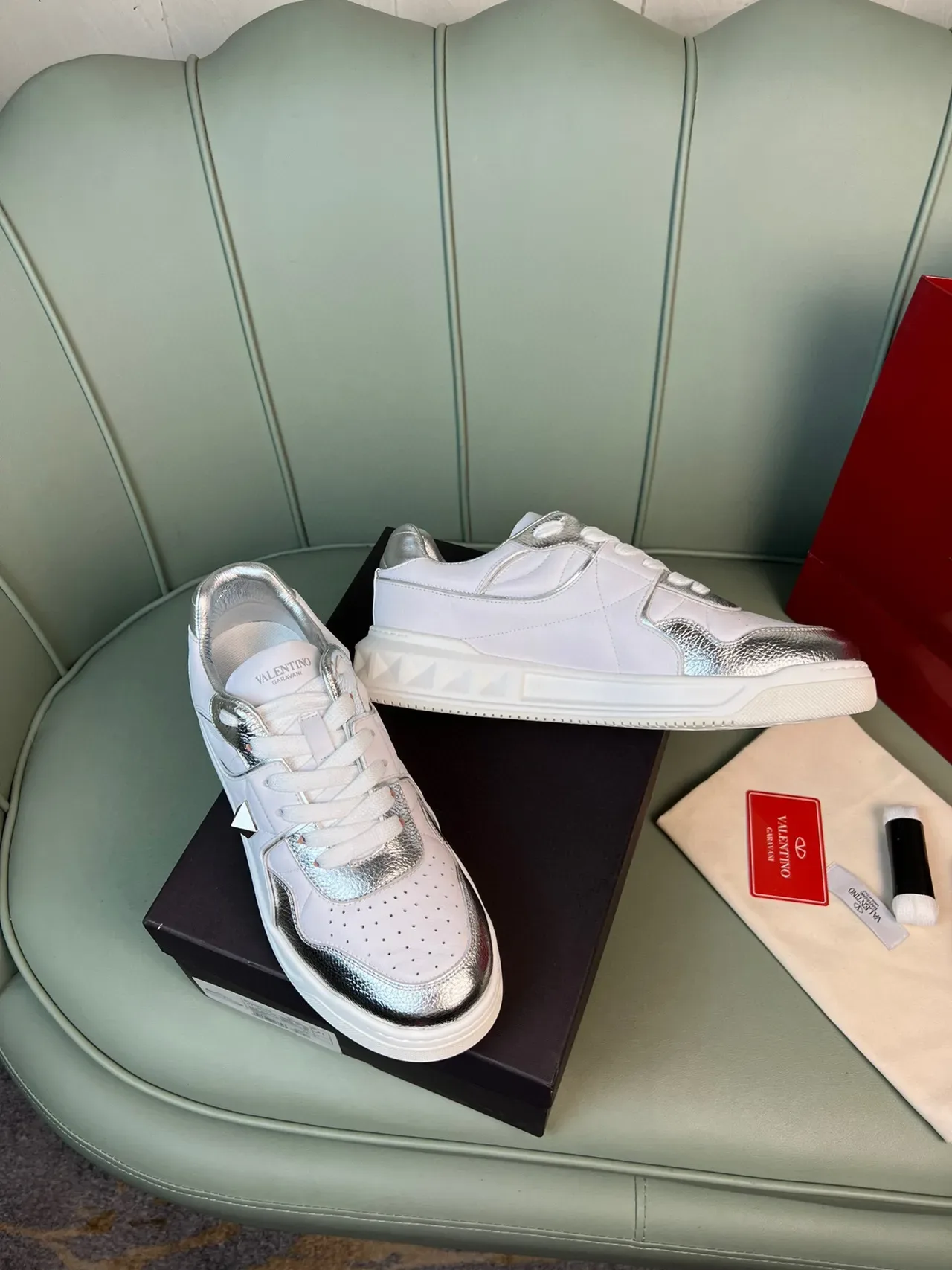 Valentino Rockstud Sneakers Lifestyle Blancs et Argent Métalliques 7