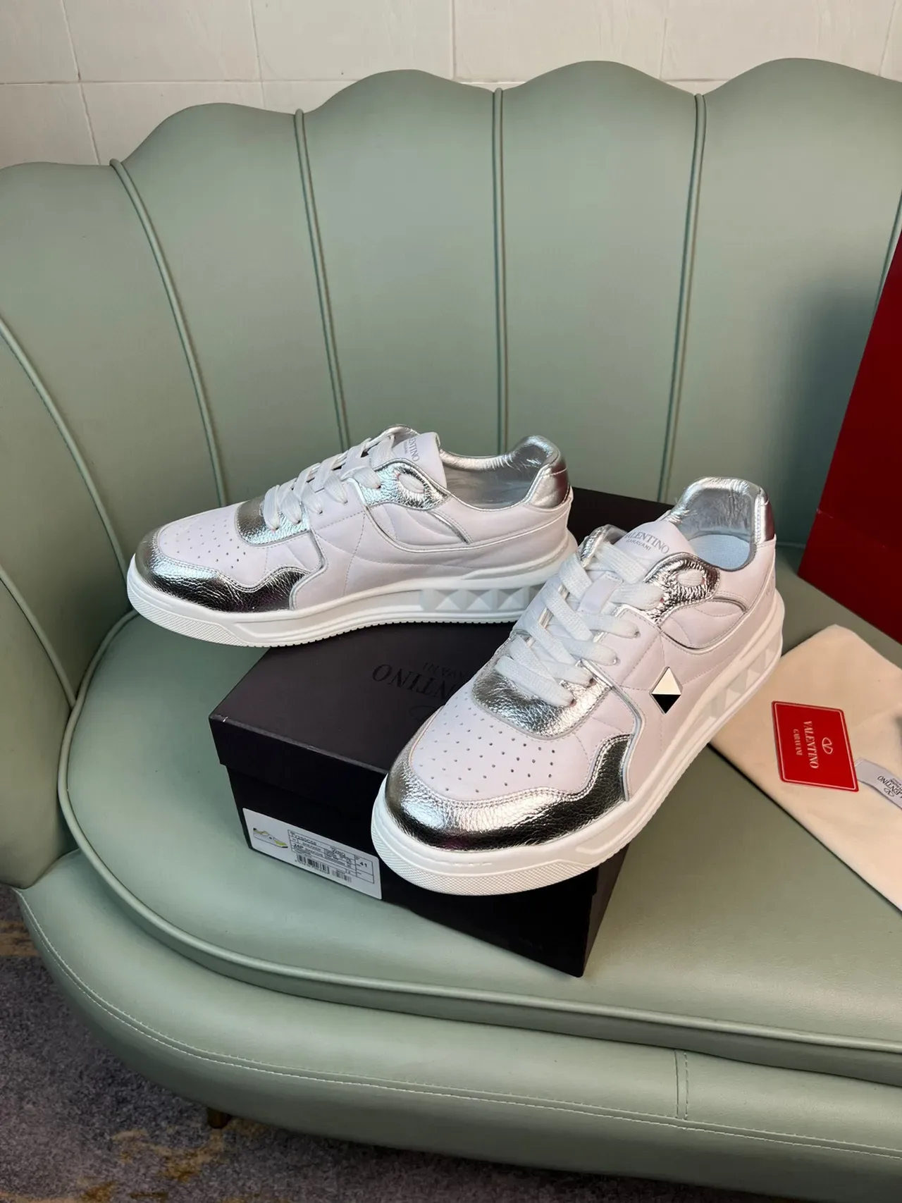 Valentino Rockstud Sneakers Lifestyle Blancs et Argent Métalliques 8