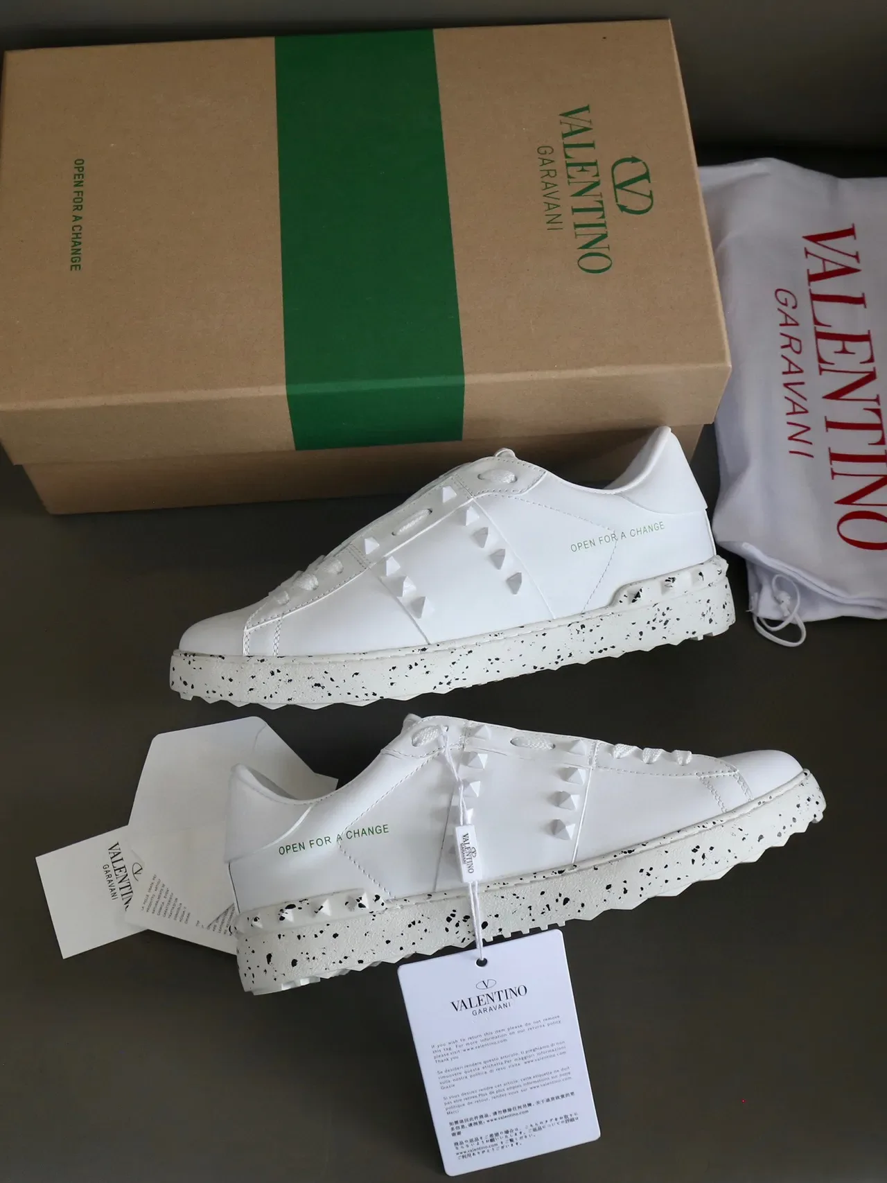 Valentino Rockstud Tênis Lifestyle de Couro Branco com Studs de Pirâmide 6
