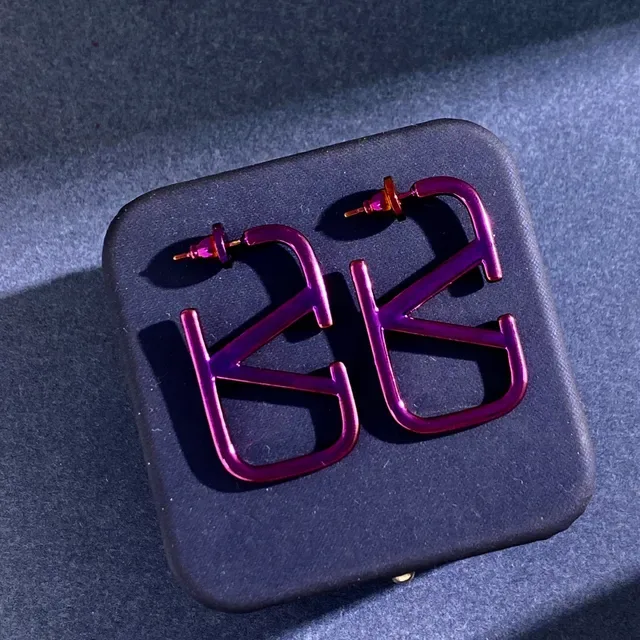 Valentino VLogo Boucles d'oreilles Métalliques Iridescentes Violette Cuivrée 4