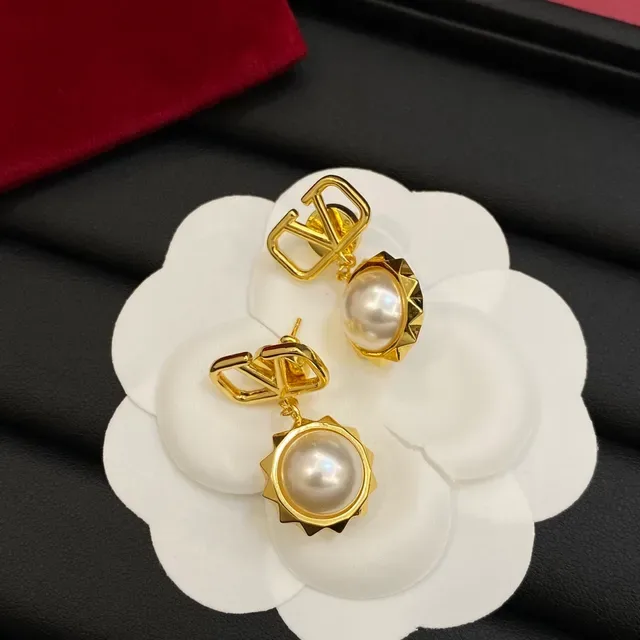 Valentino VLogo أقراط معلقة لؤلؤية 4