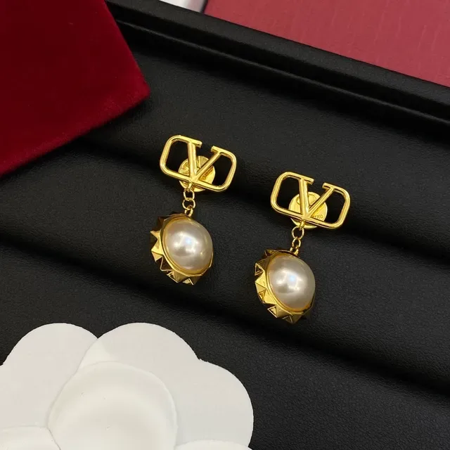 Valentino VLogo أقراط معلقة لؤلؤية 6