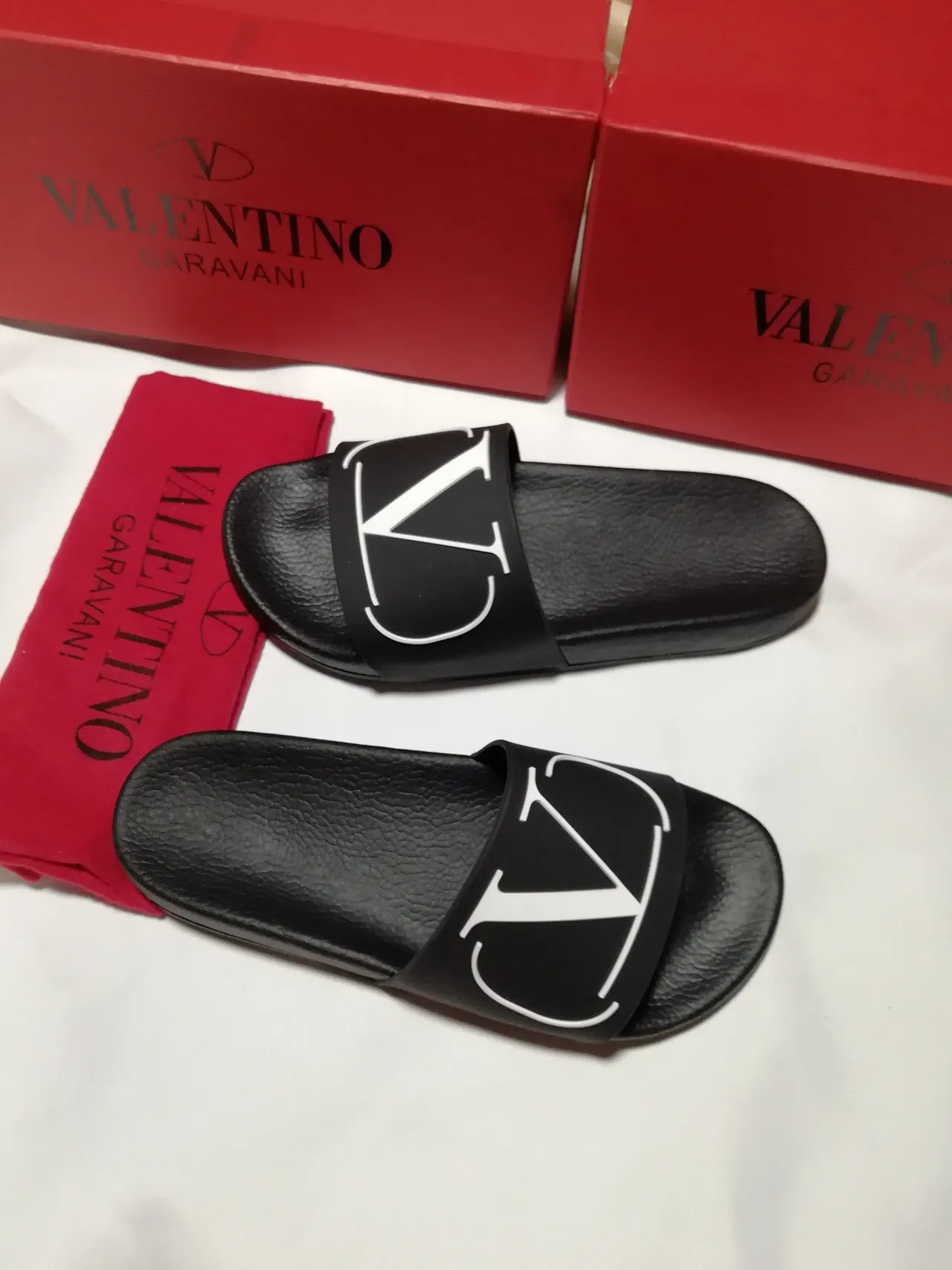 Valentino VLTN أسود أبيض Logo نعال 2