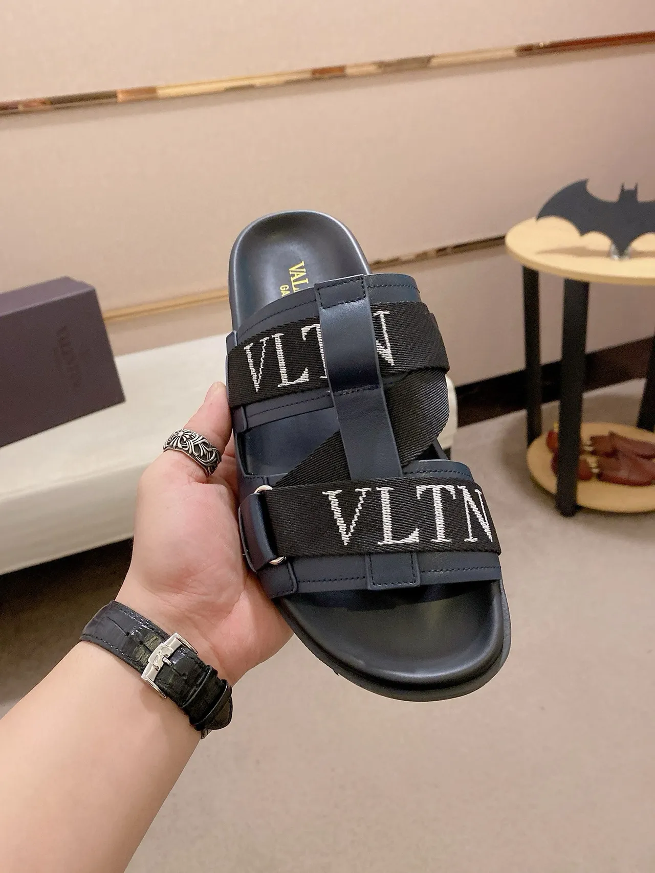 Valentino VLTN Slide نعال أزرق بحري وأسود 2