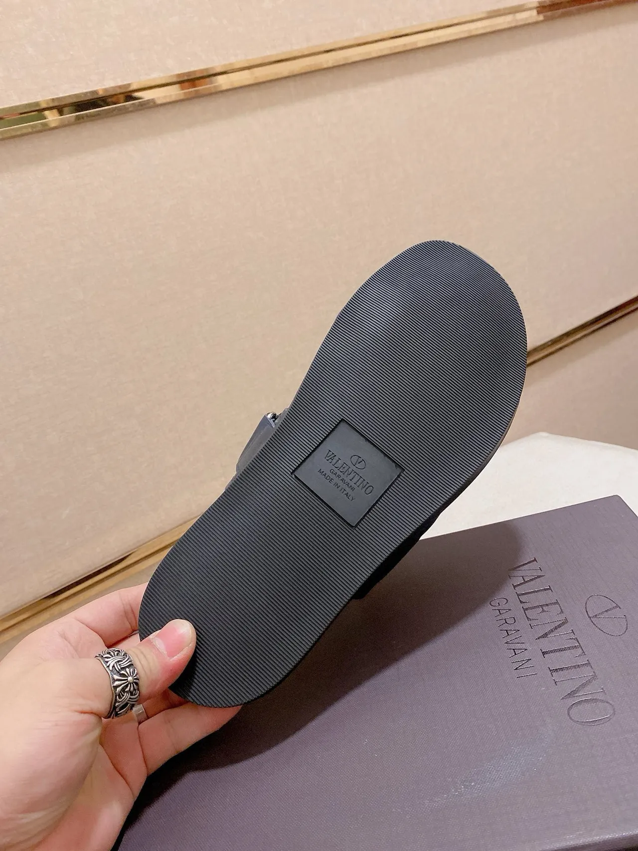 Valentino VLTN Slide نعال أزرق بحري وأسود 9