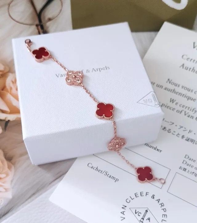Van Cleef & Arpels Alhambra Cinq Motif Or Rose Émail Rouge et Pavé Cristal Bracelet 9
