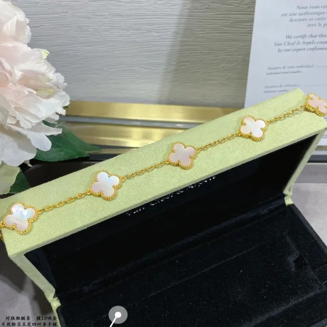 Van Cleef & Arpels Alhambra Pulseira de madreperla rosa trévo de cinco folhas 7