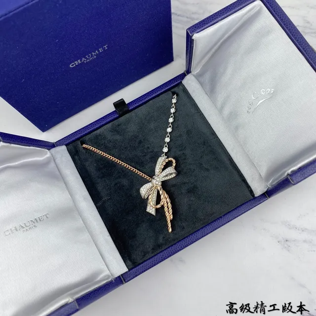 Van Cleef & Arpels Sweet Alhambra Or bicolore Pavé Diamant Collier à nœud 3