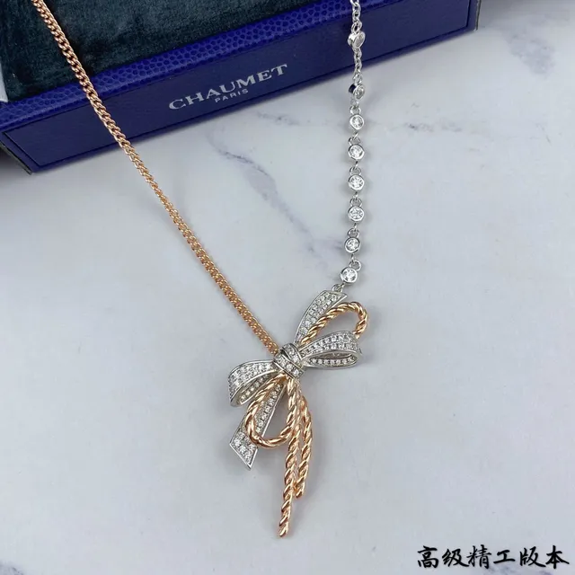 Van Cleef & Arpels Sweet Alhambra Or bicolore Pavé Diamant Collier à nœud 4