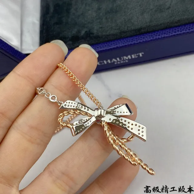 Van Cleef & Arpels Sweet Alhambra Or bicolore Pavé Diamant Collier à nœud 6